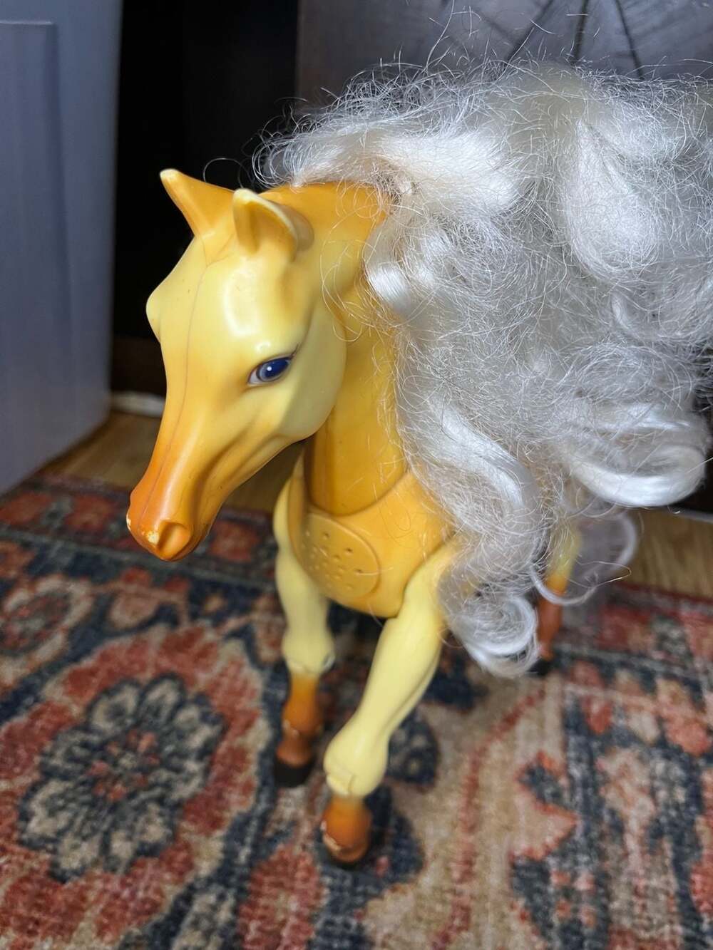 2005 Mattel Barbie Walking Palomino Horse Battery Operated with Sounds - Picture 2 of 5